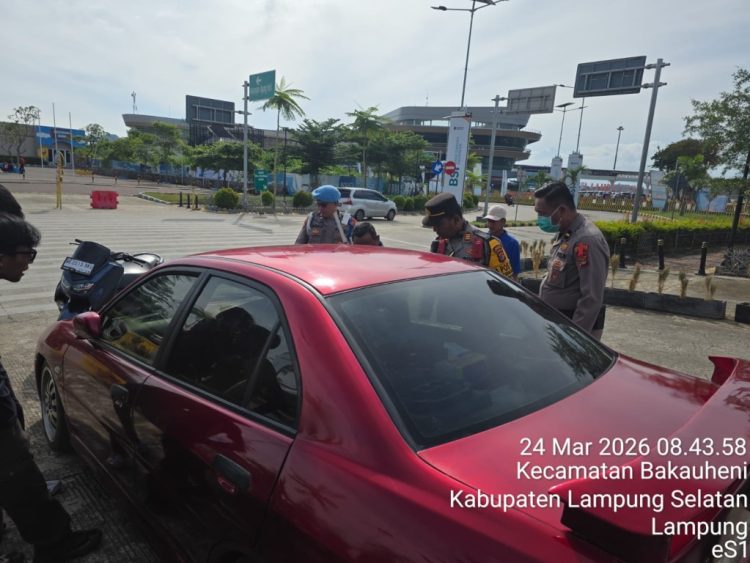 Pelayanan Humanis, Polisi Sigap Atasi Mobil Terkunci Saat Arus Mudik