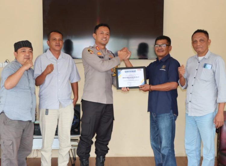 PWI Pringsewu Beri Piagam Penghargaan untuk Kapolres M. Yunnus Saputra