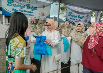 Hari Kelima Ramadan, PKK dan DWP Lampung Konsisten Berbagi Takjil untuk Masyarakat