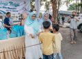 Hari Keenam Ramadan, PKK dan DWP Lampung Berbagi 300 Takjil untuk Pengendara