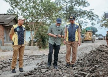 Gubernur Mirza Tinjau Perbaikan Jalan Gunung Batin–Daya Murni, Tekankan Kualitas dan Kepatuhan Tonase