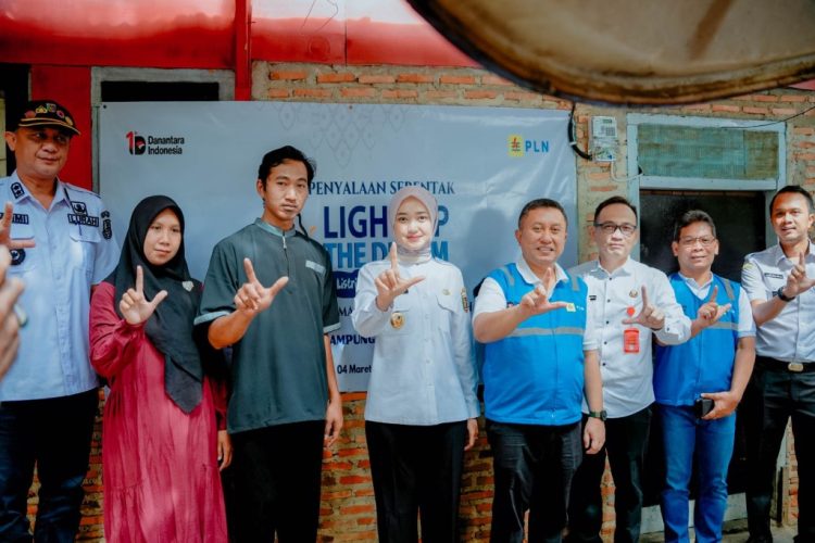 Penyalaan Serentak Light Up The Dream Terangi Puluhan Rumah di Bandarlampung