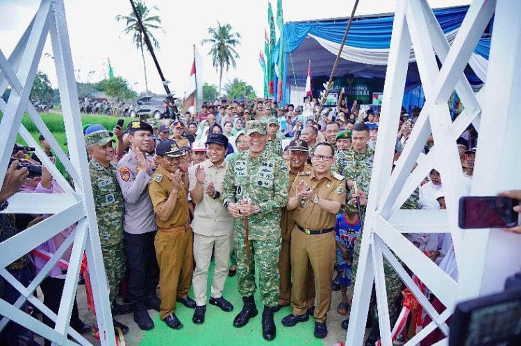 Pangdam Kristomei Sianturi Resmikan Jembatan Garuda di Atas Way Sekampung