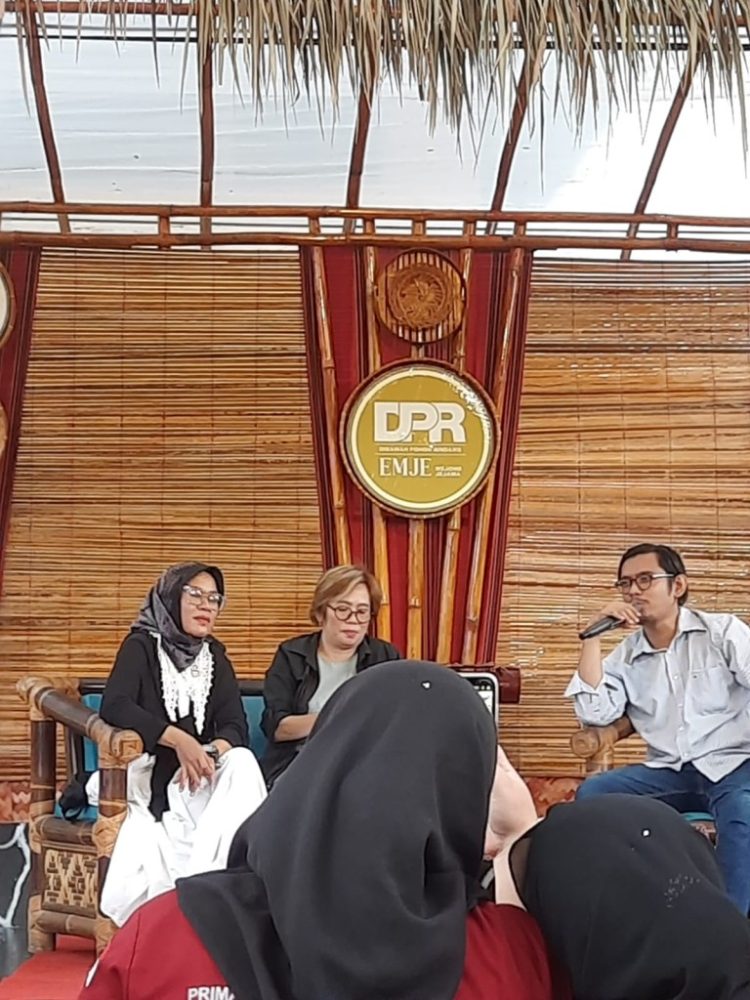 Hari Perempuan Sedunia, Fitri Angraini dan Iin Zakaria Bicara Sastra Feminis