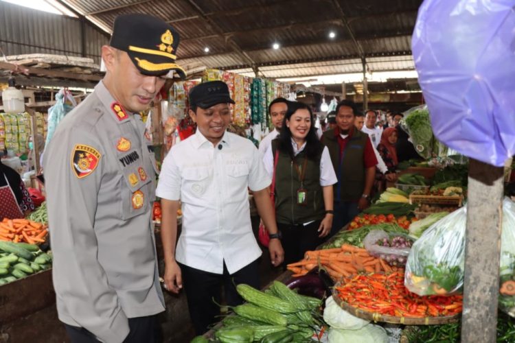 Sidak Pasar Gadingrejo, Kapolres dan Bupati Pastikan Harga Pangan Stabil