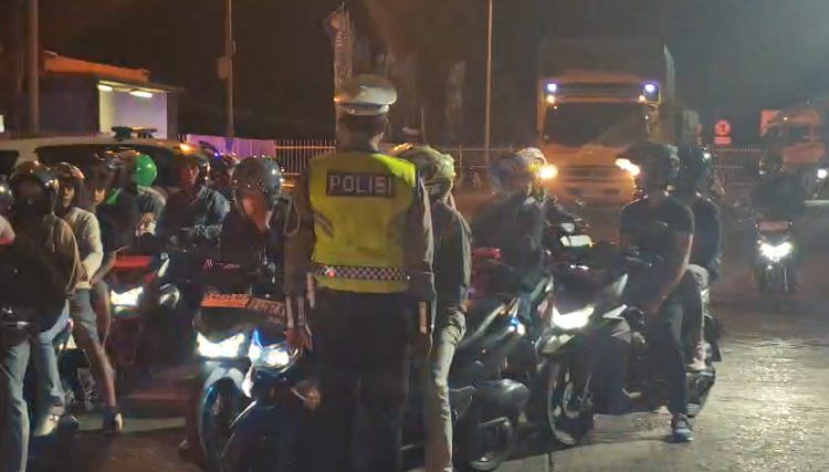 Satlantas Lampung Selatan Kawal Pemudik Motor dari Bakauheni pada Arus Mudik Lebaran