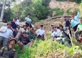 Langkah Nyata Cegah Longsor, Bupati Lampung Selatan Tanam Pohon di Hutan Lindung