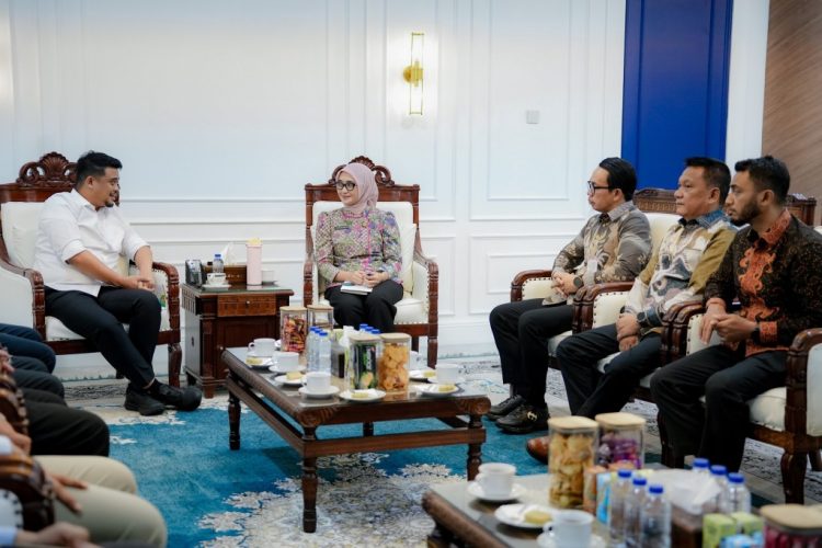 Bantuan Kemanusiaan Lampung Diterima Wabup Tapanuli Selatan di Medan