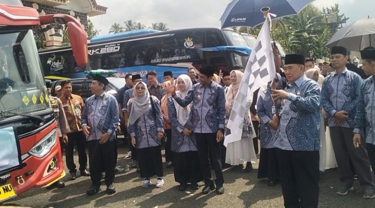 Ratusan Jamaah Haji Tanggamus Berangkat, Bupati Titip Pesan Penting