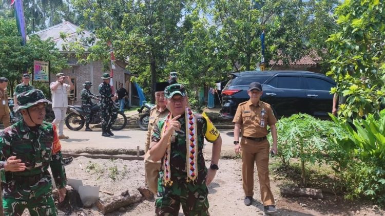 Pembangunan TMMD Kalimiring Tanggamus Ditinjau Langsung Tim Wasev TNI