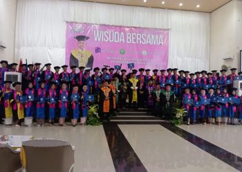 Dr. Fauzi Bangga, Banyak Orang Tua Non Sarjana Antar Anak Raih Gelar Sarjana