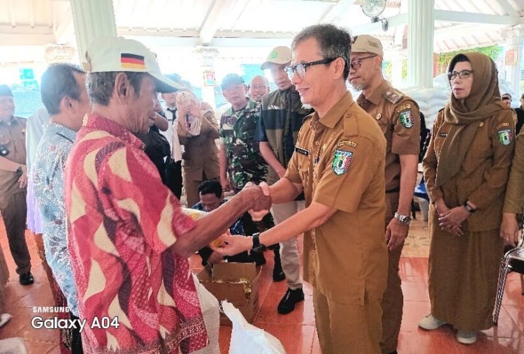 Bantuan Pangan 2026 Disalurkan, Warga Pekon Wonodadi Sambut Antusias