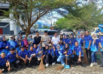 Bupati Lampung Selatan Disambut Antusias Saat Ikuti Aksi Bersih Sekretariat DPRD