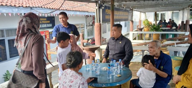 Potret Kemiskinan di Balik Jeruji, Mujiran Menangis Peluk Keluarga