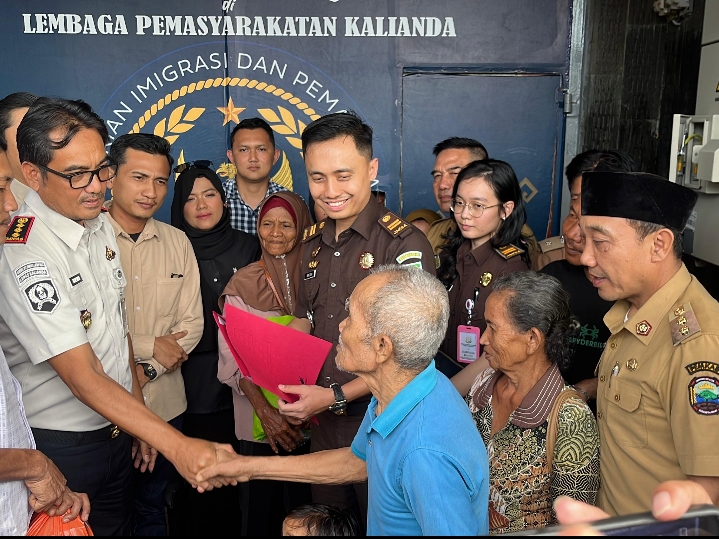 Setelah Viral dan Jadi Sorotan, Mbah Mujiran Akhirnya Bisa Pulang