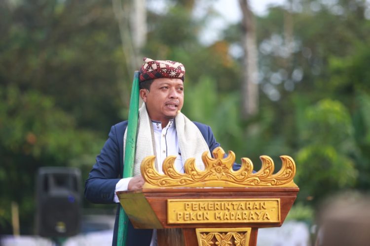 Ribuan Warga Hadiri Salat Idul Adha di Pagelaran Utara, Pemkab Pringsewu Sembelih Sapi Limousin Raksasa