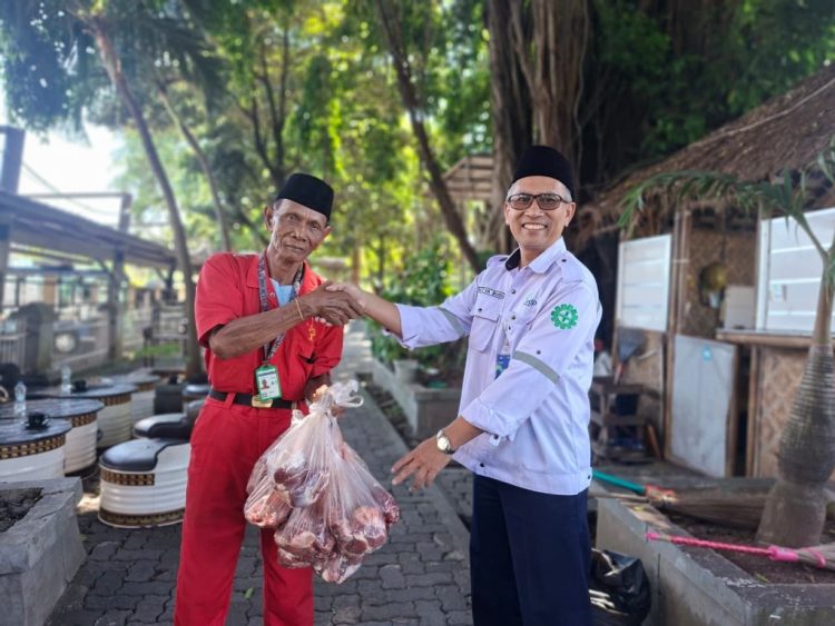 ASDP Bakauheni Serahkan Sapi dan Kambing Kurban kepada Stakeholder Strategis