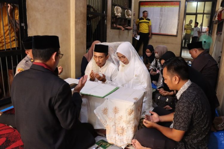 Tersandung Kasus Narkoba Jelang Pernikahan, Aris Tetap Sah Menikahi Siti di Dalam Rutan
