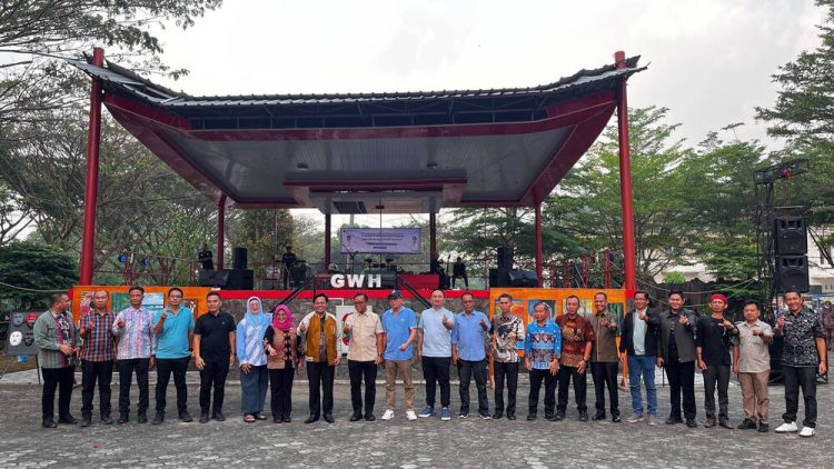Pentas Seni Budaya GOR Way Handak Berlangsung Meriah, Sekretaris DPRD Turut Hadir