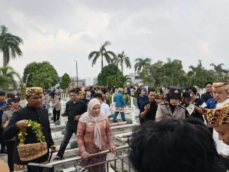 Dari Jalan Rusak hingga SMA Siger, Ini Isi Surat Terbuka untuk Wali Kota Eva Dwiana