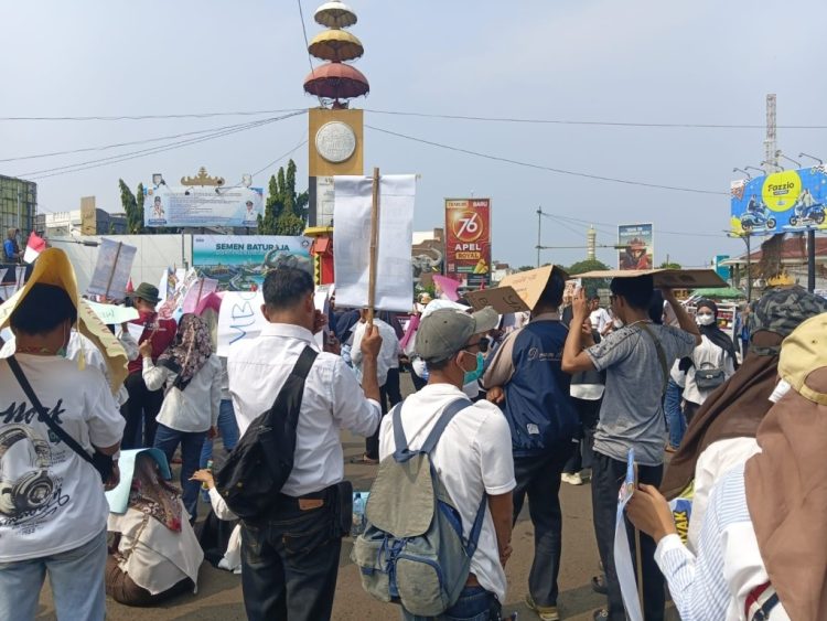 Di Tengah Polemik MBG, Pegawai SPPG Suarakan Harapan dan Nasib Keluarga
