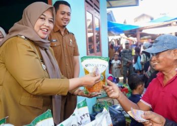 Tekan Lonjakan Harga Minyak Goreng, Pemkab Pringsewu Gelar Penetrasi Pasar