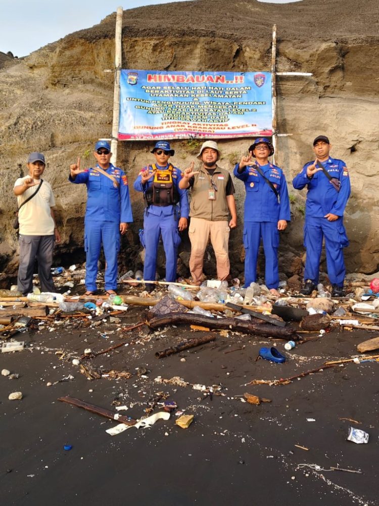 Gunung Anak Krakatau Masih Level II, Polisi dan BKSDA Larang Kapal Wisata Mendekat