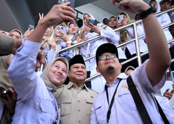Meriah dan penuh kehangatan, warga Pesisir Barat sambut kedatangan Presiden Prabowo