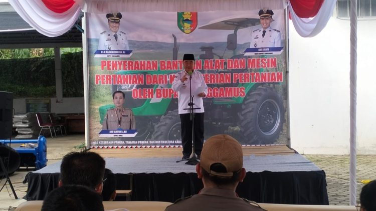 Dukung Swasembada Pangan, Bupati Tanggamus Salurkan Bantuan Alsintan dari Kementan