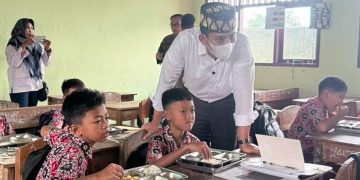 Kajati Lampung dan Bupati Egi Pastikan Program Makan Bergizi Gratis Tepat Sasaran di Natar
