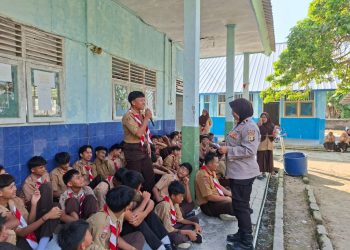 Polisi Seberangi Selat Sunda Demi Edukasi Pelajar Pulau Sebesi