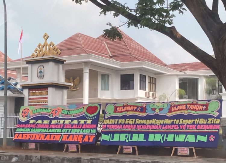 Karangan Bunga Kritik untuk Bupati Lampung Selatan Jadi Sorotan, LSM PRO RAKYAT: Jadikan Bahan Evaluasi