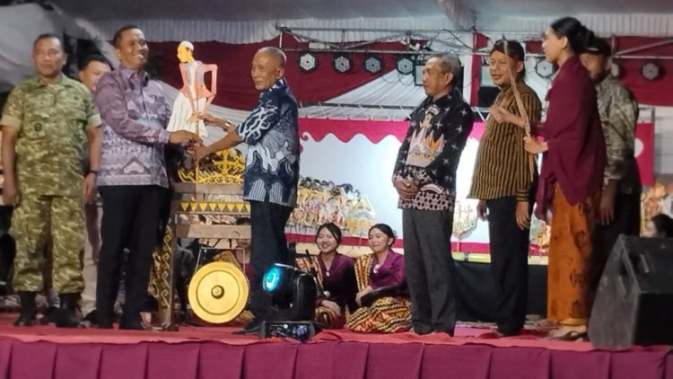 Wayang Lampung Hidup Kembali di Pringsewu, Mahasiswa STKIP PGRI Suguhkan Kisah Pahlawan KH Holib