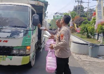 Aksi Humanis Polsek Bumi Waras, Warga Kecil Dapat Perhatian Lewat Program Jumat Berkah