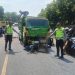 Nyalip di Tikungan Berujung Maut, Pemotor Tewas Tabrak Truk Pasir di Pringsewu
