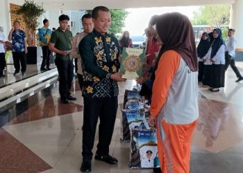 Bupati Pringsewu Lepas 12 Siswa Sekolah Rakyat, Minta Disiplin dan Raih Prestasi