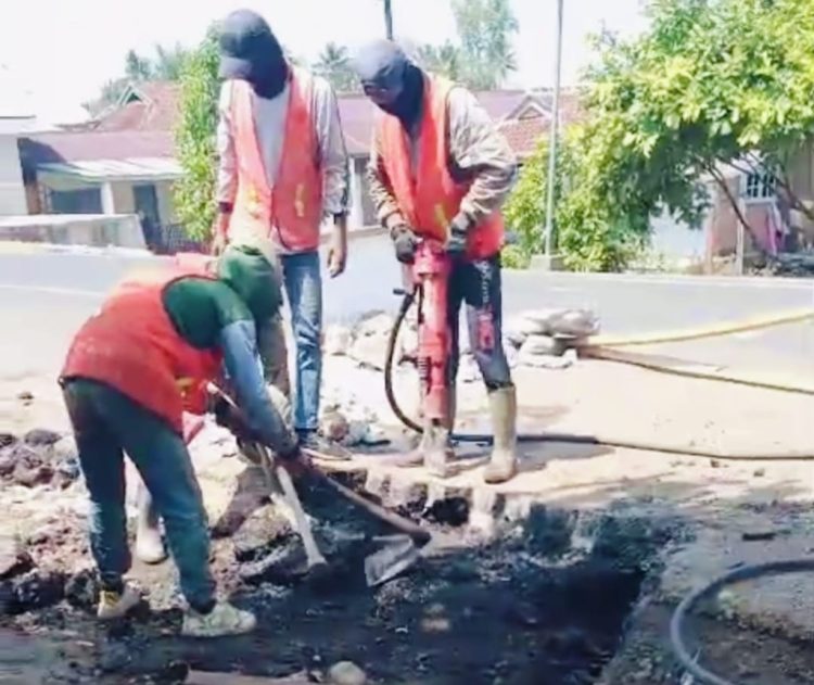 Dua Hari Pascabanjir, Pemerintah Tangani Gorong-Gorong Ambrol di Jalinbar Negeri Ngarip