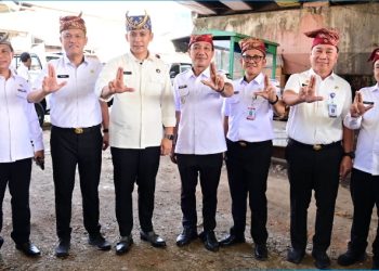 Di Tengah Pedagang dan Arus Kendaraan, Bupati Egi Lantik 12 Pejabat Lampung Selatan