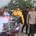 Viral di Tengah Aksi, Kapolres Lampung Selatan Duduk di Jalan dan Bagikan Es Jeruk