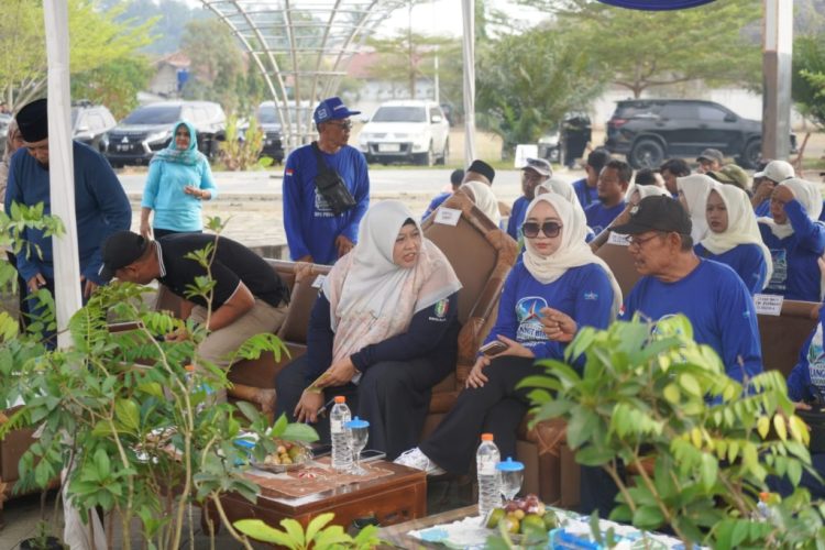 Demokrat Pringsewu Gandeng Pemkab, Gelar Bersih-Bersih dan Tanam 50 Pohon