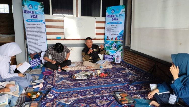 Bukan Cuma Indah, Nanang Sebut Puisi Harus Punya Makna dan Kejujuran