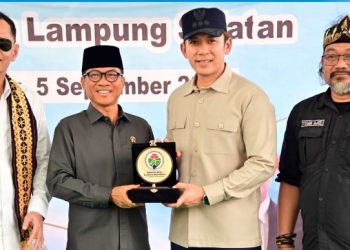 Kebun Anggur BUMDes Merak Berseri Jadi Sorotan, Mendes PDT Yandri Susanto Turun Langsung
