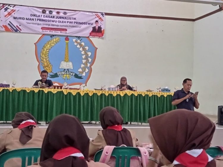 PWI Pringsewu Bekali 20 Pelajar dengan Dasar-Dasar Jurnalistik dan Kode Etik