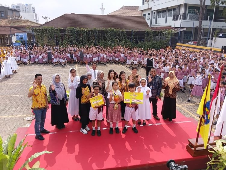 Kalahkan 192 Ribu Siswa, Tiga Pelajar SD Fransiskus 2 Raih Prestasi Nasional