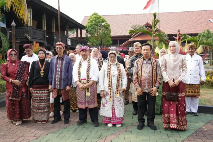 Pemprov Lampung Dukung Pameran Kayu Ara, Jejak 4 Dekade Anshori Djausal Jadi Sorotan