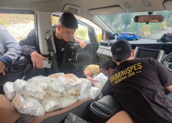 Plat Besi di Bawah Innova Jadi Petunjuk, Polisi Gagalkan Pengiriman 27 Kg Sabu