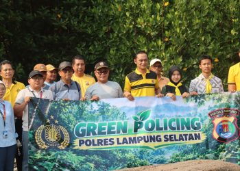 Green Policing Polres Lampung Selatan di Batu Perahu Krakatoa, Tanam Pohon demi Lingkungan Lestari