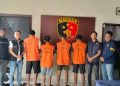 Mobil Pikap Jadi Alat Jebol Tembok Gudang, Empat Terduga Pencuri Ban Diciduk